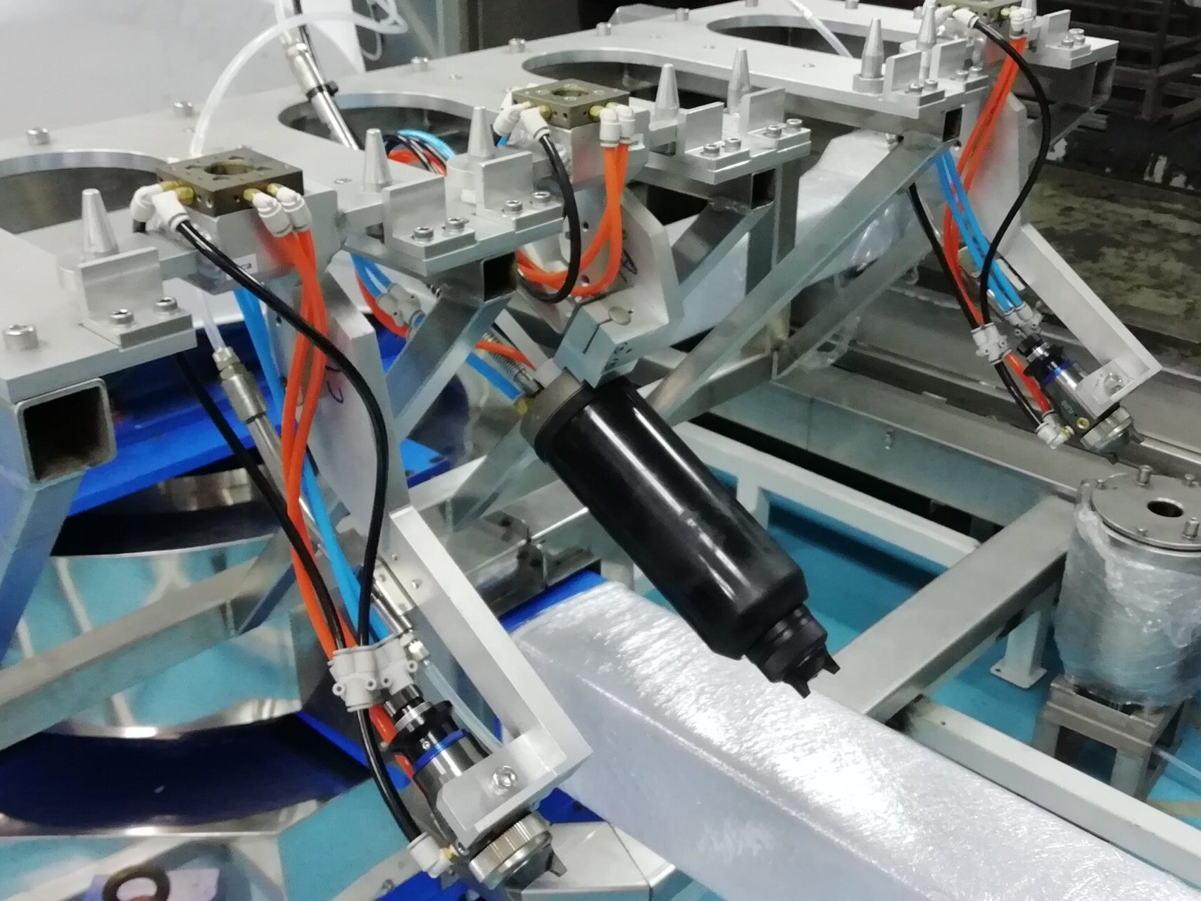 Electrostatic gun for higher paint transfer efficiency
