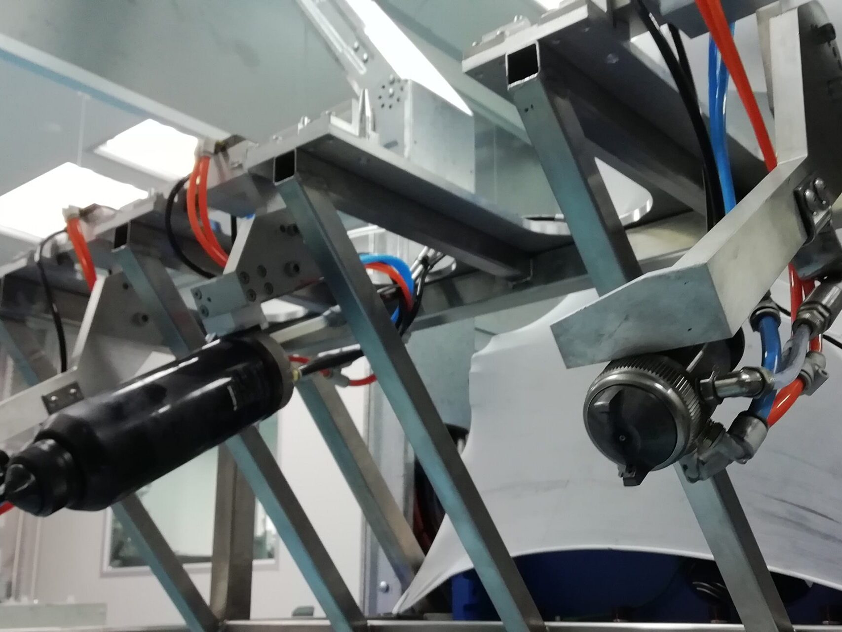 FLEXIBLE MULTI LAYER SPRAY IN SINGLE BOOTH